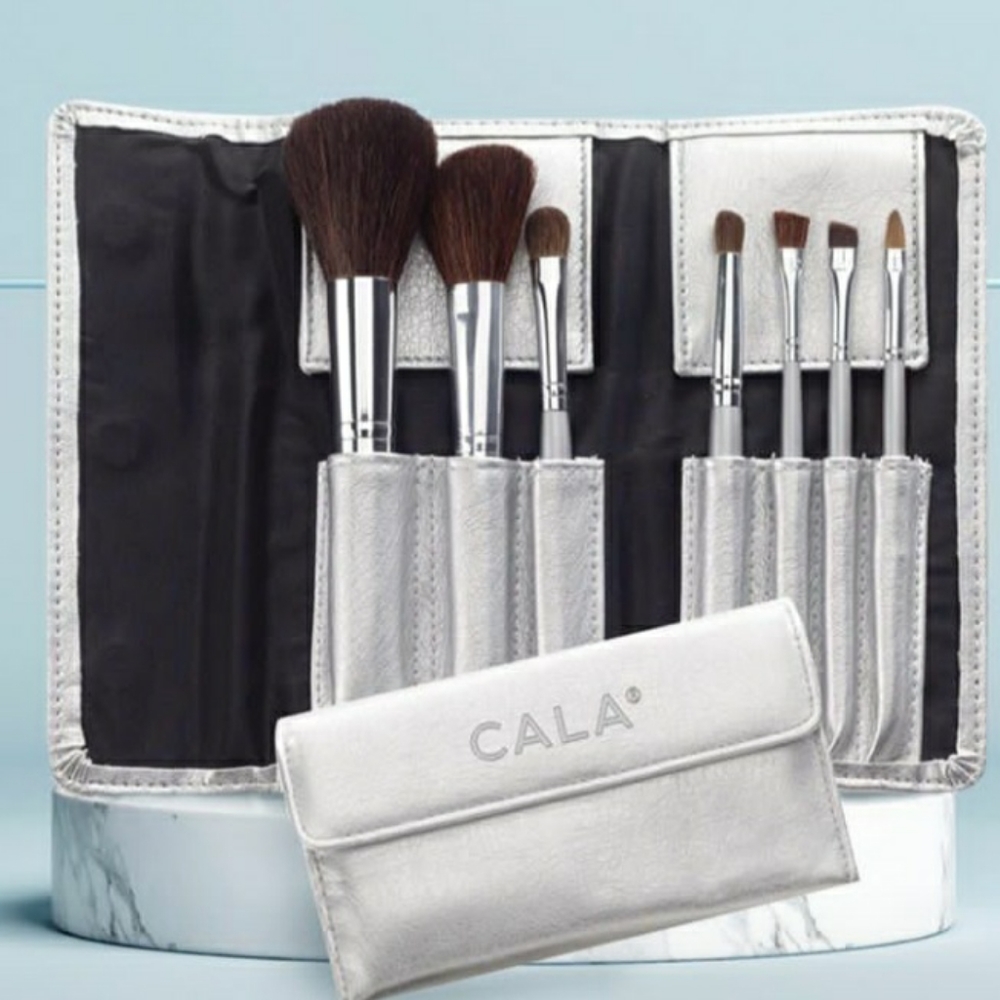 7 PIECE BRUSH SILVER POUCH